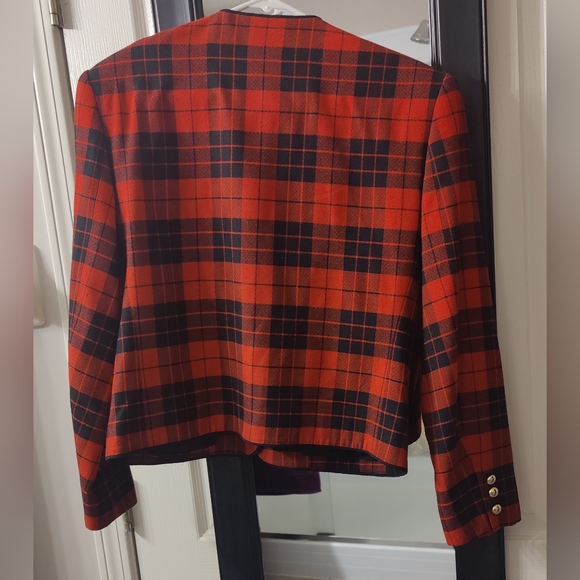 VINTAGE Liz Claiborne Red & Black Crop Jacket W/Gold Buttons & Pockets-Holiday - Picture 6 of 7